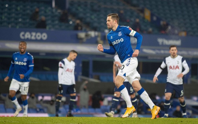 攻防两端的 攻防两端的