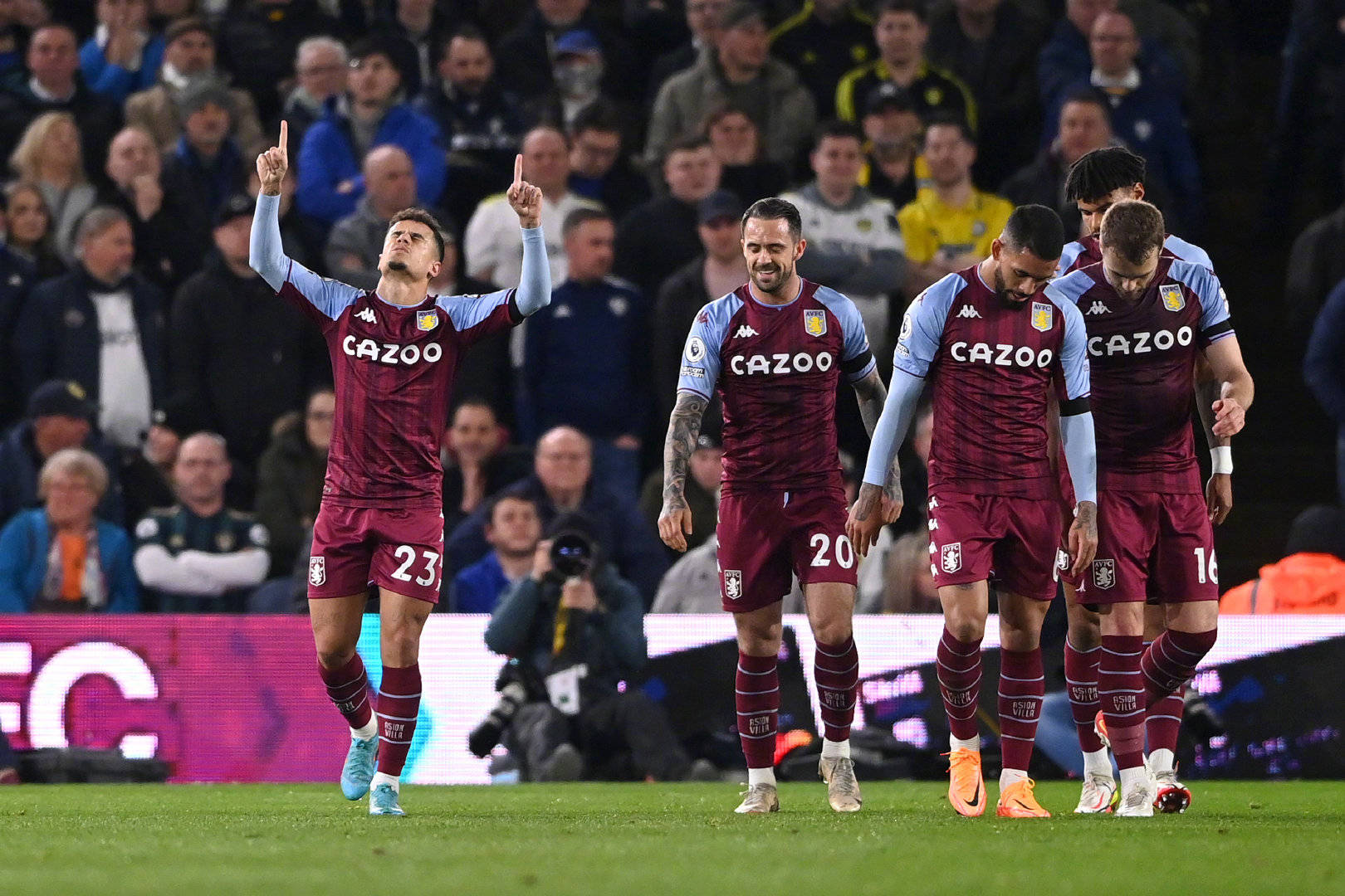 热火55分惨败出局吞八耻辱 莱利看台面无表情 美记提前两节宣告赛果